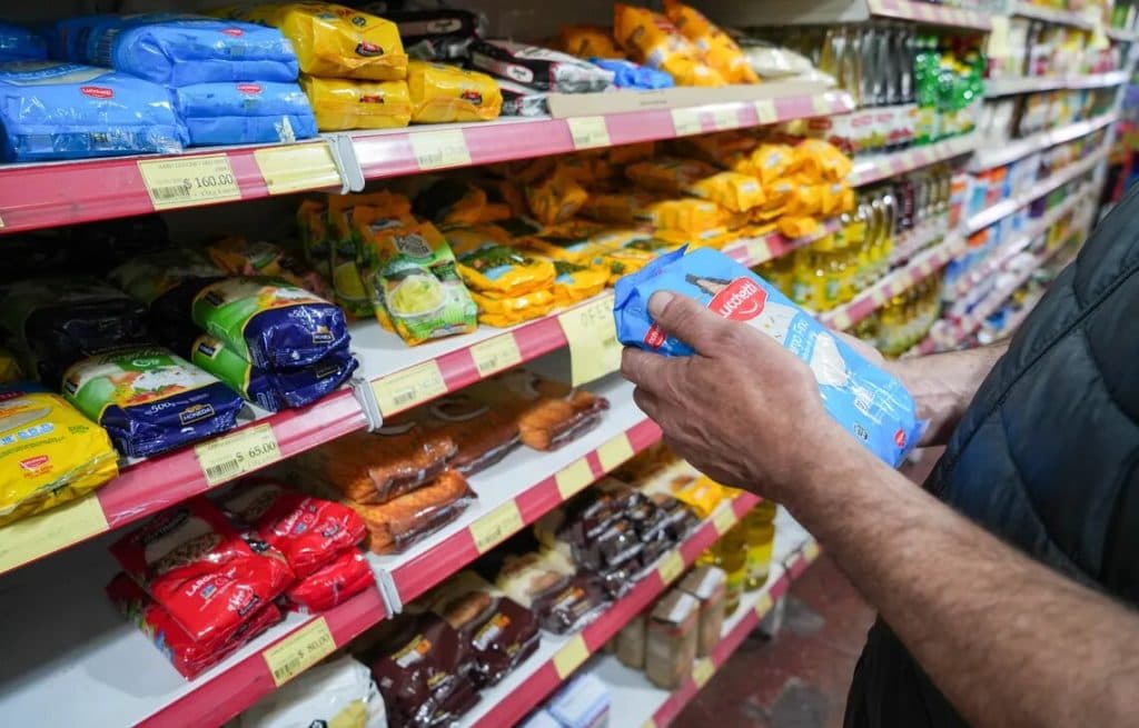 La Oficina del Consumidor reveló que la población se endeuda para comprar alimentos